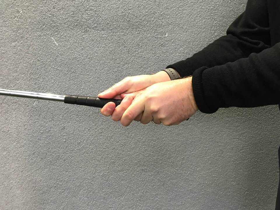 How to hold the putter: common putting grips and their pros and cons